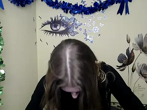 Snapshot of StrangerGi chatting on 02-19-25, 01:06 StrangerGi online show from 02-19-25, 01:06