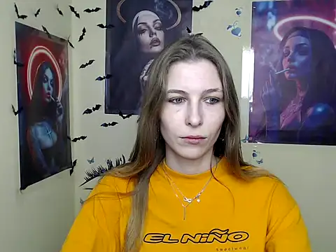 Snapshot of StrangerGi chatting on 03-06-25, 01:14 StrangerGi online show from 03-06-25, 01:14