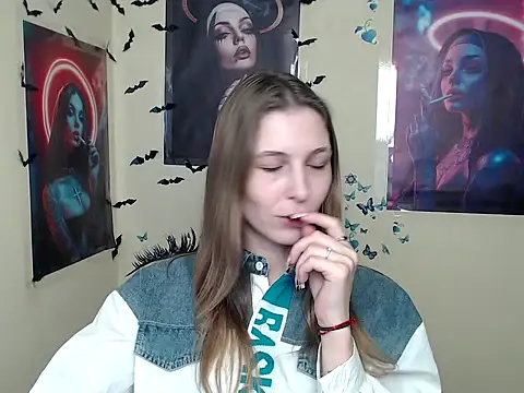 Snapshot of StrangerGi chatting on 03-07-25, 01:07 StrangerGi online show from 03-07-25, 01:07