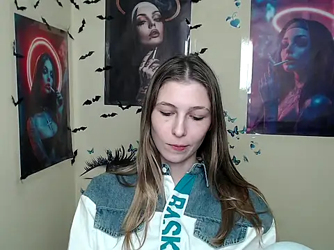 Snapshot of StrangerGi chatting on 03-07-25, 04:11 StrangerGi online show from 03-07-25, 04:11