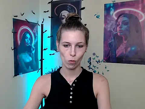 Snapshot of StrangerGi chatting on 09-20-25, 12:17 StrangerGi online show from 09-20-25, 12:17