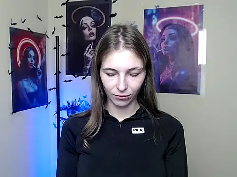 Snapshot of StrangerGi chatting on 10-08-25, 06:11 StrangerGi online show from 10-08-25, 06:11