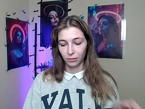 Snapshot of StrangerGi chatting on 10-09-25, 06:11 StrangerGi online show from 10-09-25, 06:11