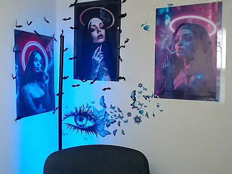 Snapshot of StrangerGi chatting on 10-10-25, 05:12 StrangerGi online show from 10-10-25, 05:12