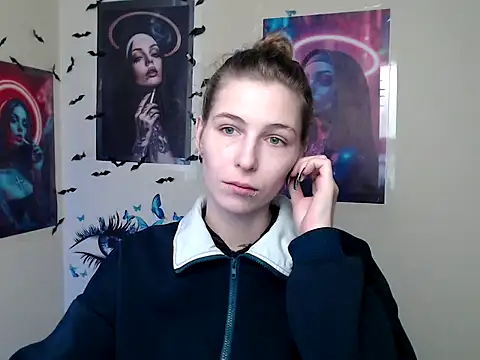 Snapshot of StrangerGi chatting on 10-23-25, 06:13 StrangerGi online show from 10-23-25, 06:13