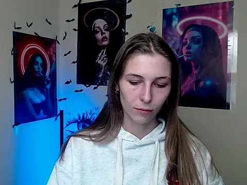 Snapshot of StrangerGi chatting on 10-31-25, 01:01 StrangerGi online show from 10-31-25, 01:01