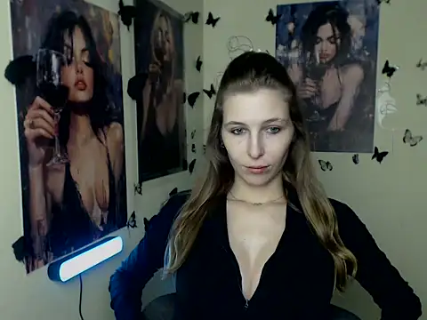 Snapshot of StrangerGi chatting on 11-13-25, 12:48 StrangerGi online show from 11-13-25, 12:48