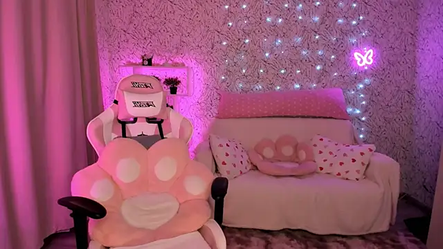 Snapshot of luna_cross chatting on 02-02-25, 06:15 luna cross online show from 02-02-25, 06:15