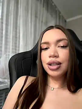 Snapshot of bunnyrich chatting on 11-29-25, 05:10 bunnyrich online show from 11-29-25, 05:10