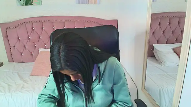 shaneelle online show from 09-09-25, 03:06