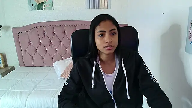 shaneelle online show from 09-10-25, 03:06