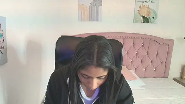 shaneelle online show from 09-12-25, 03:06