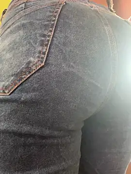 Snapshot of izanmiller2001 chatting on 09-22-25, 05:48 izanmiller2001 online show from 09-22-25, 05:48