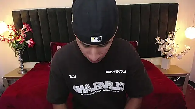 soft attraction online show from 02-25-26, 07:34