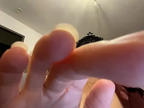 Snapshot of Marilou1983 chatting on 01-24-25, 10:08 Marilou1983 online show from 01-24-25, 10:08