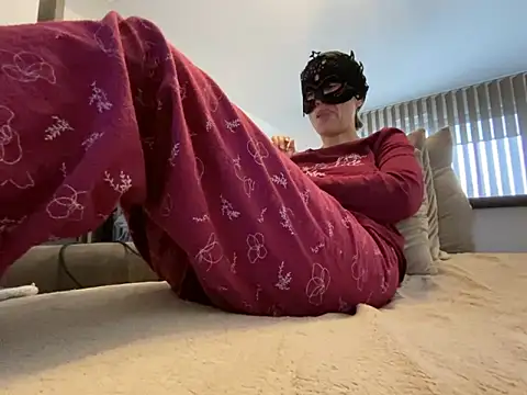 Snapshot of Marilou1983 chatting on 02-11-25, 01:20 Marilou1983 online show from 02-11-25, 01:20