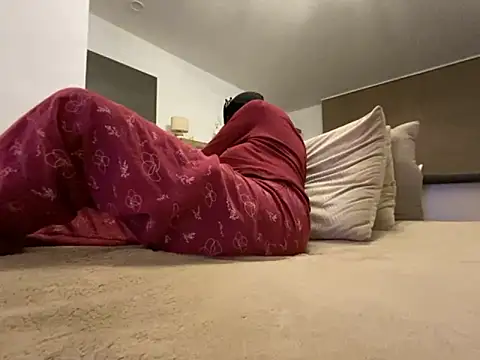 Snapshot of Marilou1983 chatting on 09-12-25, 08:42 Marilou1983 online show from 09-12-25, 08:42