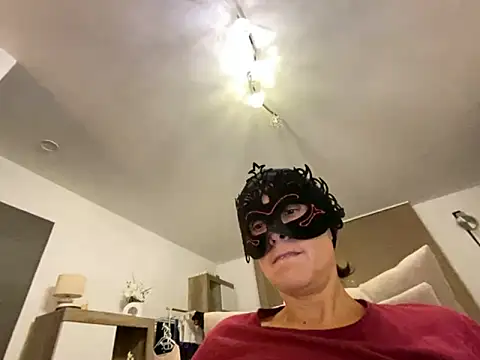 Snapshot of Marilou1983 chatting on 09-28-25, 08:25 Marilou1983 online show from 09-28-25, 08:25