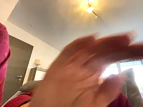 Snapshot of Marilou1983 chatting on 10-31-25, 02:51 Marilou1983 online show from 10-31-25, 02:51