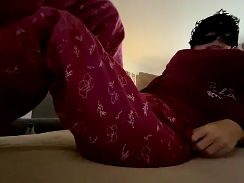 Snapshot of Marilou1983 chatting on 11-30-25, 08:51 Marilou1983 online show from 11-30-25, 08:51