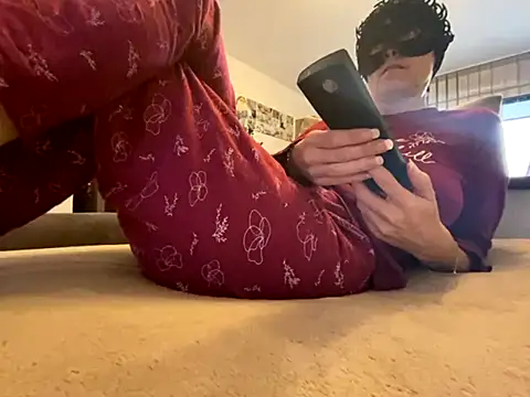 Snapshot of Marilou1983 chatting on 12-19-25, 08:43 Marilou1983 online show from 12-19-25, 08:43