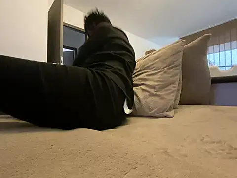 Snapshot of Marilou1983 chatting on 02-18-26, 11:17 Marilou1983 online show from 02-18-26, 11:17