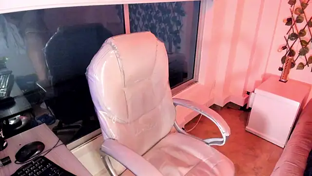 Vic beckeer online show from 10-26-25, 04:40