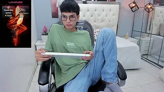 Snapshot of Noha_scott chatting on 03-04-26, 11:00 Noha scott online show from 03-04-26, 11:00