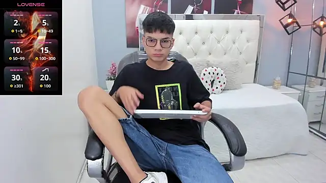 Snapshot of Noha_scott chatting on 03-05-26, 11:01 Noha scott online show from 03-05-26, 11:01