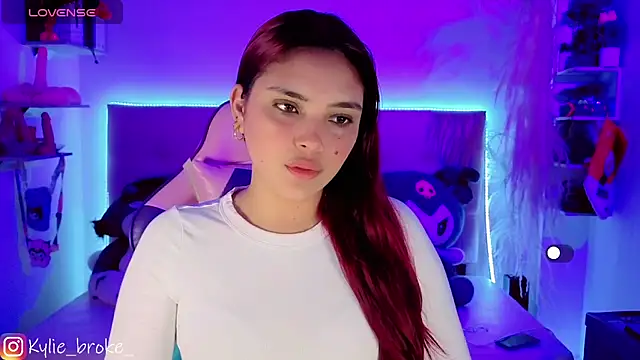 Snapshot of Kylie_brokee chatting on 11-28-25, 09:06 Kylie brokee online show from 11-28-25, 09:06