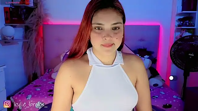 Snapshot of Kylie_brokee chatting on 02-27-26, 09:04 Kylie brokee online show from 02-27-26, 09:04