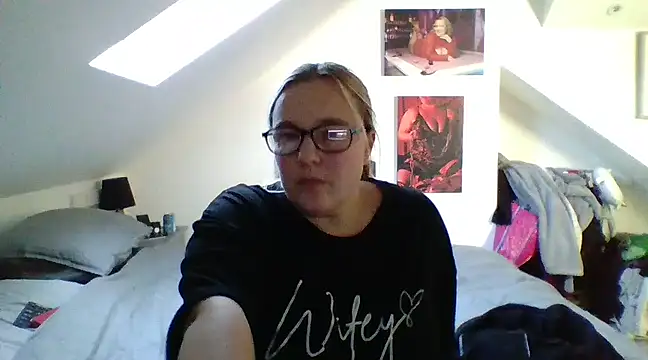 scrummymummy2 online show from 12-19-24, 01:29