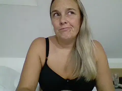 scrummymummy2 online show from 11-23-25, 09:36