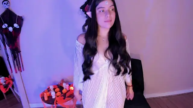 Snapshot of dakotaa__ chatting on 10-31-25, 08:32 dakotaa online show from 10-31-25, 08:32