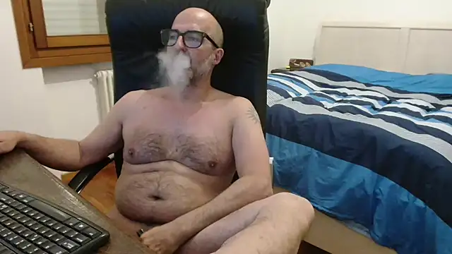 Snapshot of newsimo74 chatting on 05-08-26, 06:46 newsimo74 online show from 05-08-26, 06:46