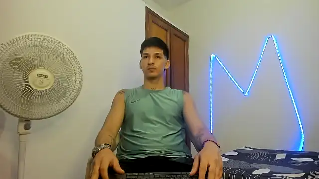 Snapshot of MasterSEX420 chatting on 11-19-25, 11:05 MasterSEX420 online show from 11-19-25, 11:05