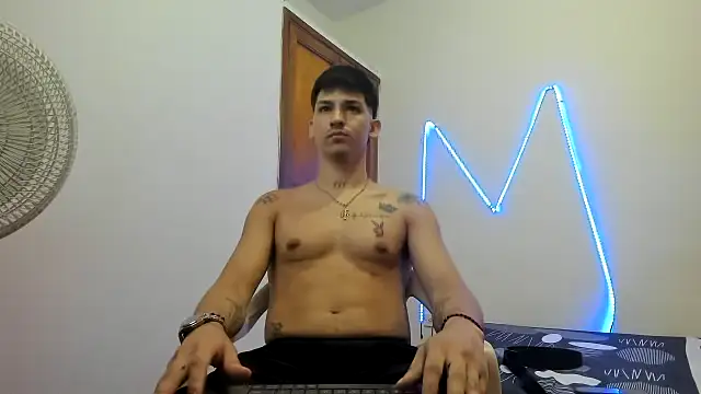 Snapshot of MasterSEX420 chatting on 11-20-25, 02:50 MasterSEX420 online show from 11-20-25, 02:50