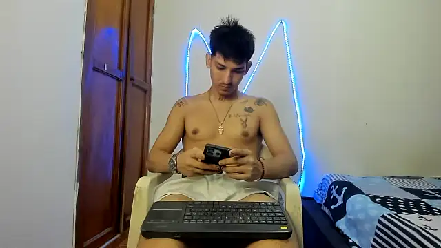 Snapshot of MasterSEX420 chatting on 11-28-25, 01:25 MasterSEX420 online show from 11-28-25, 01:25