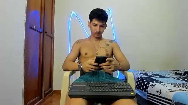 Snapshot of MasterSEX420 chatting on 12-01-25, 01:27 MasterSEX420 online show from 12-01-25, 01:27