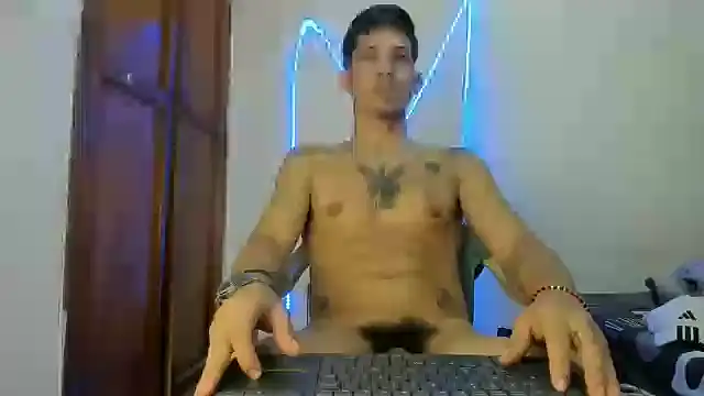 Snapshot of MasterSEX420 chatting on 12-20-25, 12:40 MasterSEX420 online show from 12-20-25, 12:40