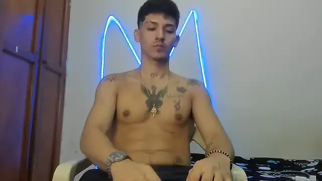 Snapshot of MasterSEX420 chatting on 01-09-26, 01:47 MasterSEX420 online show from 01-09-26, 01:47