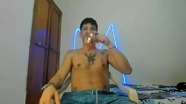 Snapshot of MasterSEX420 chatting on 01-12-26, 06:02 MasterSEX420 online show from 01-12-26, 06:02