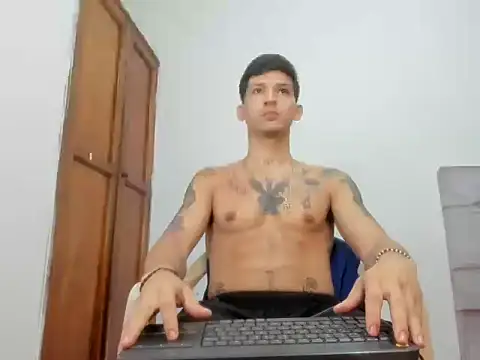 Snapshot of MasterSEX420 chatting on 02-18-26, 12:12 MasterSEX420 online show from 02-18-26, 12:12