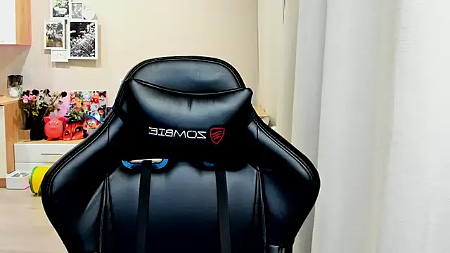 Snapshot of Sm0ly chatting on 10-24-25, 01:46 Sm0ly online show from 10-24-25, 01:46