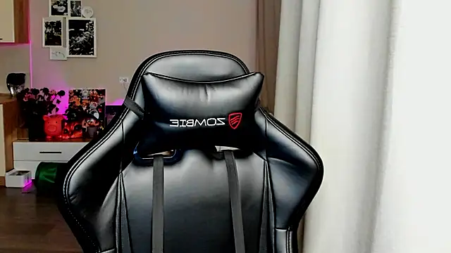 Snapshot of Sm0ly chatting on 10-30-25, 01:40 Sm0ly online show from 10-30-25, 01:40