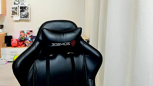 Snapshot of Sm0ly chatting on 10-31-25, 02:23 Sm0ly online show from 10-31-25, 02:23