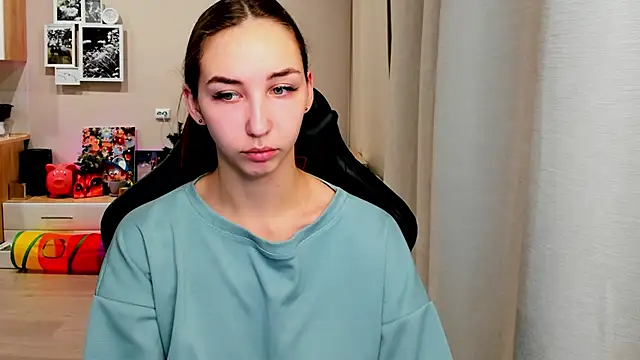 Snapshot of Sm0ly chatting on 11-02-25, 02:03 Sm0ly online show from 11-02-25, 02:03