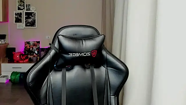 Snapshot of Sm0ly chatting on 11-23-25, 01:49 Sm0ly online show from 11-23-25, 01:49