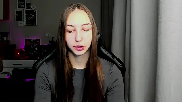 Snapshot of Sm0ly chatting on 11-24-25, 02:22 Sm0ly online show from 11-24-25, 02:22