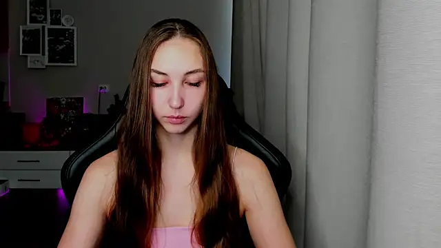 Snapshot of Sm0ly chatting on 06-21-26, 03:31 Sm0ly online show from 06-21-26, 03:31